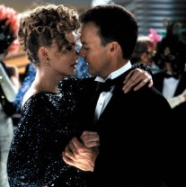 batman-returns-michelle-pfeiffer-as-selina-kyle-and-michael-keaton-as-bruce-wayne